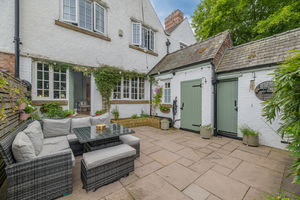 Coutyard Garden- click for photo gallery